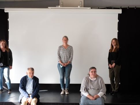 Das Team Leichte Sprache (v.l.n.r.): Annika Strohschoen, Hans Dieter Heiß, Jana Wilms, Joleen Schmitz und Verena Ucher.